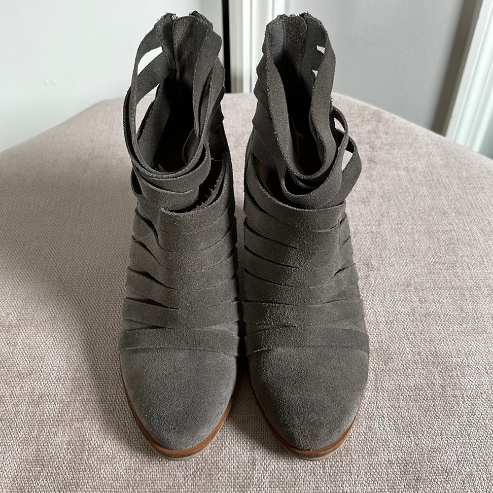 Chinese Laundry | Grey suede strappy boot